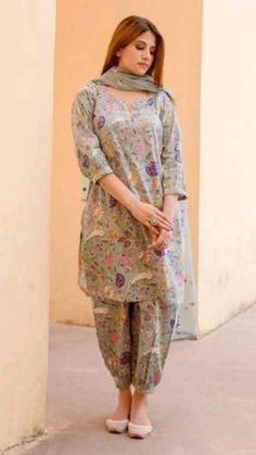 New Cotton Suit Designs, Latest Printed Suit Design 2023, Printed Kurta Sets For Women, Indian Kurta Sets For Women, Printed Kurta Designs Women Casual, Floral Kurta Sets For Women, Kurta Set Pattern, Printed Cotton Suit Designs Latest, Floral Print Kurta Designs Women