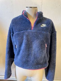 NIKE SPORTSWEAR  SHERPA PLUSH FLEECE ZIP CROP SWEATSHIRT  CJ6282-469  XL Blue with pink trim. When you want to be cozy, reach for the Nike Sportswear Crop Top. With soft, plush Sherpa fleece, this essential might become the softest item in your closet. Style#: CJ6282-469 A 1/4-zip design allows easy on and off, and zippered front pockets store your stuff on the go. Sherpa fleece has a soft, plush feel. A cropped design hits above your hips. Woven overlays add contrasting style. Multiple pictures Affordable Nike Fleece Tops, Nike Fleece Tops For Sports Season, Nike Fleece Sweatshirt With Pockets, Cozy Nike Fleece Tops, Nike Fleece Half-zip Sweatshirt, Crop Sweatshirt, 1/4 Zip, Nike Sportswear, Zipper