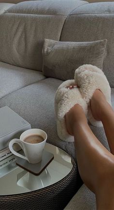 Mode Tips, Instagram Baddie, Classy Aesthetic, Healthy Lifestyle Inspiration, Beige Aesthetic, Comfy Cozy, House Slippers, Soft Girl