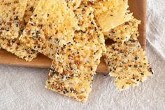 Parmesan Cheese Crisps Recipe Lectin Free Recipes, Healthy Crackers, Seed Crackers, Gluten Free Crackers, Bread Crackers, Lectin Free, Homemade Crackers, Flax Seed Recipes, Vegan Crackers