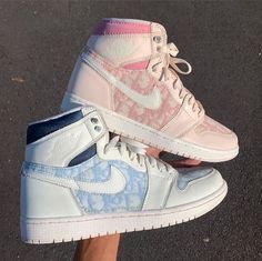 Coral Aesthetic, Jordan Dior, Custom Sneakers Nike, Nike Custom, Sneakers Nike Air, Aesthetic Pfps, Pretty Sneakers, Stile Hijab, Trendy Shoes Sneakers