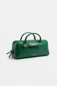 Venture into the world of AUTUMN WINTER 23 Collection. Inviting you to wear your persona, loud and clear.
With the medium Emerald Green, sophistication gets a larger canvas. Each facet of its Italian grain leather tells of poised grandeur, with its adjustable crossbody strap adding the perfect finishing touch.

Explore our range of bespoke add-ons to further elevate and personalise the appearance of your bag, making it uniquely yours. Leather Satchel With Dust Bag In Rectangular Shape, Luxury Green Travel Bag For Daily Use, Modern Green Shoulder Bag With Luggage Sleeve, Green Leather Rectangular Case Bag, Green Leather Duffle Bag With Luggage Sleeve, Doctors Bag, Doctor Bag, Winter 23, Unique Bags