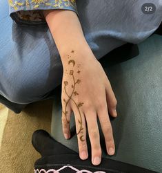 Henna simple art Ramadan Eid
aesthetic arts
Henna minimalist design
Dubai henna
Arab henna
Arabic women beauty
رسمات حناء
حناء نقش خفيف
نقشات حناء 
رسم حناء بسيط 
فن الحناء Mehandi Designs Small Easy, Henna Designs Astetic, Mehindi Desgin Simple Aesthetic, Mehndi Asthetics, Kawaii Henna Designs, Mehendi Designs Asthethic, Really Simple Henna Designs, Mehndi Designs Asthethic, Cute Henna Designs Aesthetic