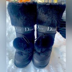 Yes You Heard It !! Rare Vintage /These Are The Ultimate Worship Worthy Snow Boot ! All Black Authentic Dior Faux Fur Moonboot ! Has The Fur Trim On Top And The Cutest Fur Ball Tassels Dior Logo Throughout The Boot Light Boots But All The Compliments They Are Pure Perfection For Your Winter Snow Activities ! Shop Rareeyecandy.Com For Your Smoking Deal Snow Shoe, Dior Jacket, Snow Activities, Moon Boot, Girls Fall, Dior Logo, Girls Fall Outfits, Snow Boot, Cute Boots