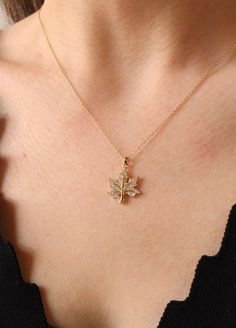 Maple Leaf Pendant, Gold Necklace Pendant Design, Nature-inspired Gold Diamond Jewelry, Havala Jewellery, Pendent Design, Simplistic Jewelry, Jewellery Elegant, Jewelry Necklace Simple, Unique Gold Jewelry Designs