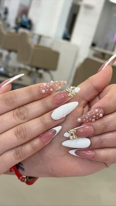 nail art Uñas Coquette, Edge Nails, Romantic Nails, Winter Nails Acrylic, Simple Gel Nails, Classy Acrylic Nails, Acrylic Nails Coffin Short