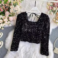 Sequined T-shirt, long sleeves.New. Heavy, sparkly, square collar, loose, short-sleeve TOPMaterial:sequinColor:black,sliverStyle:sexyFeatures:shiny,looseSize:(cm):free 1inch=2.54cm,1cm=0.39inchlength:64,bust:88-89,sleeve:73&ltp&gtNote:Due to different measurement methods,there will be 1-3 error(unite:cm), please understand.</p>&ltbr/>&ltp&gtPlease check the size carefully when you choose items,thank you.</p>&ltbr/> Elegant Long Sleeve Tops With Contrast Sequin, Sequined Tops For Evening Winter Events, Contrast Sequin Long Sleeve Tops For Night Out, Long Sleeve Tops With Contrast Sequin For Night Out, Winter Long Sleeve Sequin Top, Black Sequin Top For Spring, Black Tops With Contrast Sequin For Spring, Black Contrast Sequin Tops For Party Season, Spring Black Tops With Contrast Sequin