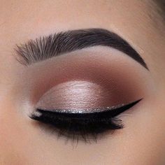 Make Up Mata, Eyeliner Color, Glitter Eyeliner, Makijaż Smokey Eye, Makeup Hacks, Glitter Eyes, Makeup Goals