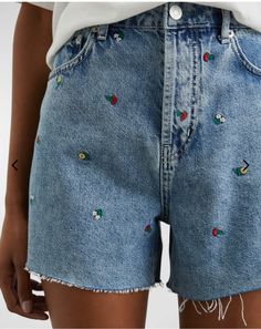 Denim Sweater Jacket, Embroidered Denim Shorts, Spring Denim, Quoi Porter, Fall Denim, Denim Sweater, Casual Suit, Embroidered Denim, Denim Short