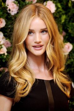 Rosie Hw, Strawberry Blonde Hair Color, Color Rubio, Hair Blond, Golden Blonde Hair, Rosie Huntington, Strawberry Blonde Hair, Katherine Mcnamara