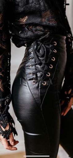 Leather Gear, Mode Casual, Fantasy Fashion, Character Outfits, Mode Inspiration, Gothic Fashion, Look Fashion, Aesthetic Clothes