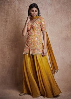 Indian Latest Dresses Style, Dresses For Karwa Chauth, Shara Designs Latest, Karwachauth Suit Ideas, Karwachauth Dress Ideas Suit, Karwa Chauth Dress Latest, Karwa Chauth Outfit Ideas, Old Sarees Convert Into Dress Latest, Traditional Dress Ideas