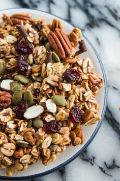 A photo of a  Gingerbread Winter Granola a winter granola recipe Christmas Granola Gift, Pecan Pie Granola Recipe, The Best Homemade Granola, Ina Garten Granola Recipe, Crackling Oat Bran Recipes, Crockpot Granola Recipes, Healthy Gingerbread Recipes, Christmas Granola Recipe, Healthy Holiday Treats Christmas