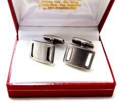 💓 𝐄𝐧𝐣𝐨𝐲 𝐒𝐭𝐨𝐫𝐞 !! 💓 We now offer, for you to enjoy your collection, the following article: An antique and excellent jewel by dress. On this occasion we offer for sale an luxury jewel, for birthday anniversary wedding engagement Cufflinks steel Circa 1950 100% original Immediate shipment Published photos are featured article All our photos are of high quality, so you can see well, in detail, the article, and no doubt ► INFORMATION OF INTEREST TO THE BUYER ► Thank you for visiting our a Luxury Vintage Collectible Cufflinks, Vintage Cufflinks, Tie Accessories, Anniversary Wedding, Birthday Anniversary, Gift Birthday, Antique Jewelry, Wedding Engagement, Selling On Etsy