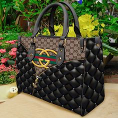 Small Handbag Outfit, Brown Luxury, Handbag Outfit, Small Handbag, Prada Handbags, Gucci Black, Gucci Handbags, Womens Purses, Small Handbags