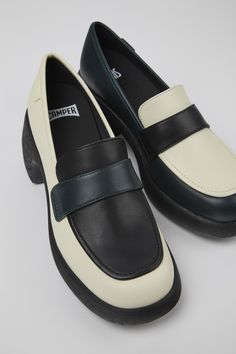 Twins  by Camper Camper Loafer Outfit, Camper Heels, Camper Twins Shoes Women, Formal Shoes For Women, Camper Thelma Shoes, Camper Sandals, Camper Twins, Sew Ideas, Camper Shoes