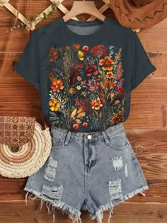 Bohemian Floral Print Casual Top T Shirt Ideas For Women, Cute Summer Outfits Casual, Floral Clothes, Wishlist Ideas, Hippie Style Clothing, Warm Weather Outfits, Bohemian Floral, Teacher Outfits, Cute Everyday Outfits