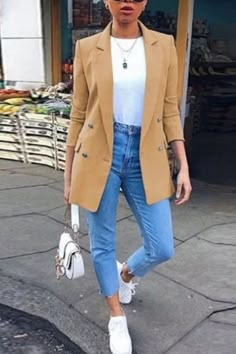 Mode Ulzzang, Blazer Outfits Casual, Blazer Outfits For Women, Tan Blazer, Coat Women Fashion, Elegante Casual, Casual Work Outfits, Turndown Collar, Blazer Outfits