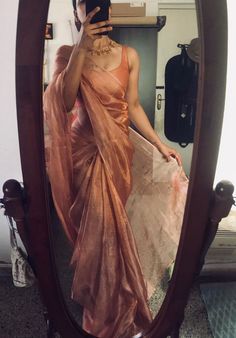 Classy Silk Saree, Suta Bombay Sarees, Indian Wedding Guest Saree Look, Convocation Dress Graduation Indian, Madhulika Kapilavayi, Malayali Saree, Bridal Dresses 2022, Georgette Saree Party Wear, Traditional Indian Saree