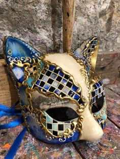 Original hand-painted Venetian mask embellished with stucco decoration and non-toxic acrylic colours. Elegant cat mask decorated with baroque friezes and glitter. -Made in Italy hypoallergenic and non-toxic material/resin. -Dimensions/18x18 Unisex -History of the mask/a double legend intertwines the fate of this cat-like mask. From ancient texts it appears to be a "Sacred" animal for the city of Venice as it would have saved it from the terrible plague of the 16th century by managing to defeat t Alice In Wonderland Dress, Elegant Cat, Venice Mask, Magical Boy, Carnival Mask, Acrylic Colours, Costume Masks, Venetian Mask, Cat Mask