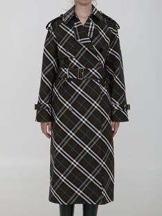 Burberry Long Trench Coat in a soft cotton blend twill featuring the iconic Burberry Check motif. Designed with classic details such as epaulettes, hook closure on the collar, a double-breasted button closure, and a belt with the signature B-shaped buckle, this coat also includes practical elements like side welt pockets, belted cuffs, and a back vent for a relaxed fit. Size nationality: UK Product code: 8095300C1213 Composition: 65% Polyester, 35% Cotton Side pockets Belted cuffs Relaxed fit, consider sizing down. Classic Cotton Outerwear With Double-breasted Button, Classic Cotton Outerwear With Double-breasted Button Fastening, Luxury Cotton Outerwear With Button Closure, Classic Double-breasted Outerwear For Daywear, Burberry Trenchcoat, Green Trench Coat, Burberry Trench, Burberry Trench Coat, Long Trench