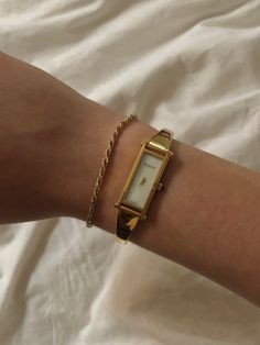 Vintage Rectangle Watch, Vintage Gold Watch Women, Vintage Watches Women Classy, Watches Women Aesthetic, Simple Watches Women, Womens Watches Minimalist, Vintage Watch Aesthetic, Dainty Watches, Dainty Gold Watch