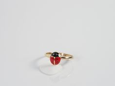 Pretty little ladybug ring in 18 carat gold plated and 3 microns thick (very good quality), very small size from 40 to 46. Size 1 (Europe) = 41 (France / Germany) = 1 3/4 (USA) = 13.1 mm in diameter. Size 2 (Europe) = 42 (France / Germany) = 2 (USA) = D (UK) = 13.4 mm in diameter. Size 3 (Europe) = 43 (France / Germany) = 2 1/2 (USA) = E (UK) = 13.7 mm in diameter. Size 4 (Europe) = 44 (France / Germany) = 4 (USA) = F (UK) = diameter 14mm. Size 5 (Europe) = 45 (France / Germany) = 3 1/3 (USA) G Ladybug Ring, Bug Ring, Ravens, Gold Plated Jewelry, Rings Statement, Paper Gifts, Jewelry Care, Statement Rings, My Jewellery