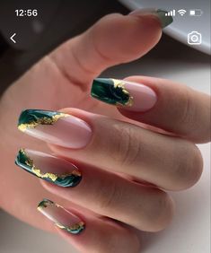 Dark Green And Gold Nails, Wedding Guest Nails Ideas, Nails For Wedding Guest, Egypt Nails, Wedding Guest Nail, Wedding Guest Nails, Bali Outfit, Nail Polish Art Designs, Glossy Nails