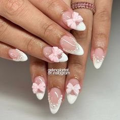 #bows #pearls #almond #coquette #aesthetic #trendy #nails #pink #almondnails Coquette Nails Ideas, Girly Christmas Nails Pink, Coquette Nails Acrylic Almond, Coquet Nails, Coquette Nails Pink Bow, Pearl Design Nails, Soft Nail Designs, Almond Nails With Bow, Coquette Nails Almond