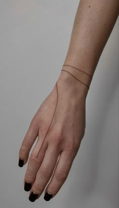 Line Tattoo Arm, Hands Women, Aesthetic Tattoo Ideas, Hand And Finger Tattoos, Women Tattoos, Small Hand Tattoos, Line Tattoo