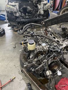 Replacing the engine on an Infiniti QX56. Nolan Sawyer, Sawyer Aesthetic, Aesthetic Chess, Car Mechanic Garage, Chess Aesthetic, Player Aesthetic, Dark Academy Aesthetic, Mechanics Aesthetic, Car Mechanics Garage