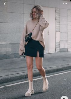 How To Style Beige Boots, Neutral Boots Outfit, Look Boots Beige, Chunky Boots And Dress Outfit, Tan Chunky Boots Outfit, Nude Chelsea Boots Outfit, Beige Chunky Boots Outfit, Botines Beige Outfit, Botas Beige Outfit