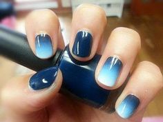 Light blue to dark blue gradient nail art. #nails #nailart Matte Make Up, Unghie Sfumate, Popular Nail Art, Nails Yellow, Diy Ombre, Nail Effects, Purple Nail, Gradient Nails, Popular Nails