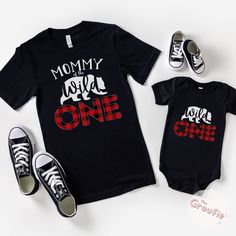 This lumberjack wild one shirt is perfect for your baby's 1st birthday party. Get the whole family dressed up in these wild bear birthday shirts. Perfect for 1st birthday outfit, rustic bear buffalo plaid birthday theme, and wild one first birthday outfit. ALSO AVAILABLE IN WHITE SHIRTS https://www.etsy.com/listing/1660316705/lumberjack-1st-birthday-shirt-wild-one?ref=listings_manager_grid SHIRT DETAILS * Bella+Canvas - Adult, Youth, and Toddler shirts * Rabbit Skins - Baby shirts and bodysuits Casual Tops With Name Print For First Birthday, Casual Tops With Custom Print For First Birthday, Black Cotton T-shirt For First Birthday, Black Short Sleeve Top For First Birthday, Black Custom Print T-shirt For First Birthday, Black T-shirt With Custom Print For First Birthday, Family Matching Tops With Name Print For First Birthday, Wild One First Birthday Outfit, Lumberjack 1st Birthday