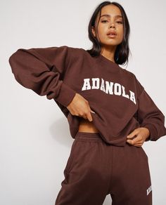 Adanola Chocolate 🍫 Merch Photography, Fitness Poses, Women Fitness Photography, Essential Sweatpants, Oversized Joggers, Essential Sweatshirt, Brown Sweatshirt, Fitness Photos, Women's Hoodies