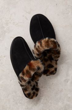 Women's Classic Australian Merino Shearling-Lined Scuff Slippers Cushioned Slip-on Faux Fur Slippers, Sheepskin Closed Toe Slippers, Shearling Indoor Slippers, Shearling Slippers With Faux Fur Lining And Round Toe, Sheepskin Slip-on Slippers For Fall, Winter Sheepskin Slippers With Faux Fur Lining, Faux Fur Slippers With Round Toe For Fall, Shearling Slip-on Slippers With Faux Fur Lining, Cozy Slip-on Slippers With Faux Fur Lining