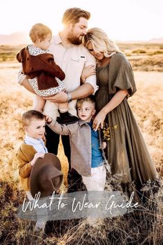 a family posing for a photo with the words what to wear guide written below them