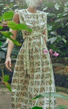 Fashion Week 2024, Rock Outfit, Embroidered Midi Dress, Linen Midi Dress, Moda Vintage, Mode Inspo, Look Vintage, Luxury Goods, Inspiration Mode