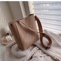 Brand Name: MR.YLLSShape: BucketHandbags Type: Shoulder BagsTypes of bags: Shoulder HandbagsOrigin: CN(Origin)Main Material: PUClosure Type: HaspHardness: SOFTExterior: NONEStyle: CasualModel Number: ZZ867Occasion: VersatileGender: WOMENPattern Type: SolidNumber of Handles/Straps: SingleInterior: Interior Zipper PocketInterior: No PocketDecoration: TasselItem Type: Handbagscolor: black,brown,khiki,greenstyle: fashion,lady,casual,luxurygender: females,feminine,woman,women,girls,lady,ladiesoccasio Backpack Clothes, Women Crossbody Bag, Travel Handbags, Bags Luxury, Wide Straps, Womens Backpack, Large Bags, Shoulder Bag Women, Moschino