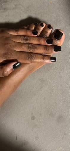 Feet Black Nail Polish, Mani Pedi Black Women, Black Gel Toe Nails, Black Toes And Nails, Black Toes Black Women, Black Nails And Toes Matching, Black Gel Toes, Black Toes Polish, Black Nails And Toes