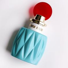 Allure Magazine, First Perfume, Wear Perfume, Perfume And Cologne, Perfume Design, Sweet Smell, Sweet Scents, Women Perfume, Bottle Design