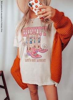 Howdy T Shirt Western Shirt Cute Western Shirts, Oversize Graphic Tee, Birthday Girl T Shirt, Western Graphic Tees, Graphic Tee Outfits, Oversized Graphic Tee, Vinyl Shirts, Trendy Graphic Tees, Southwest Style