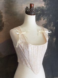 Be the queen of the castle with this gorgeous Renaissance to Baroque Era corset, featuring champagne-ivory ornate jacquard fabric, ivory satin ribbon finishes, adjustable straps, and a classic Tudor Era design. These corset stays provide a regal and timeless aesthetic, perfect for the wardrobe of any history enthusiast Sizing: ✧IN✧ Bust Waist S 30-34 Inches 24-28 Inches M 34-38 Inches 28-32 Inches L 38-42 Inches 30-34 Inches XL 40-44 Inches 36-40 Inches ✧CM✧ Bust Waist S 75-85 CM 60-70 CM M 85-9 Types Of Corsets, Corset Aesthetic, Corset Stays, Baroque Era, Fantasy Shop, Victorian Corset, Tudor Era, Timeless Aesthetic, Medieval Fashion