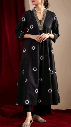 Simple Dress Casual, Beautiful Neck, Simple Kurta Designs, Long Kurti Designs, Neck Embroidery, A Line Kurta