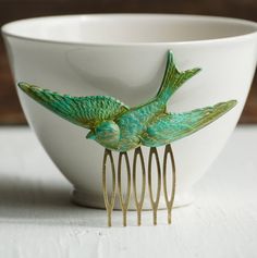 This is a beautiful green patina bird hair comb. A perfect piece of hair jewelry for the bride, bridesmaids or any special occasion. A detailed green bird is securely glued to an antique style hair comb. Makes a beautiful heirloom piece. This elegant hair comb measures 3 1/4 inches Bird Hair Pin, Bird Claw Clips, Bird Hair Comb, Turquoise Hair Comb, Art Nouveau Hair Comb, Pink Copper, Vintage Hair Combs, Green Bird, Fairy Wedding