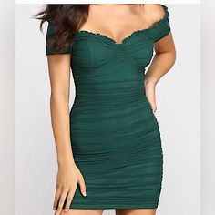 Stunning Sweetheart Mesh Mini Dress In Green, Size Small, Never Worn Dark Green Hoco Dress, Dark Green Formal Dress, Dark Green Mini Dress, Green Hoco Dress, Dresses Windsor, Red Leather Dress, Light Blue Mini Dress, Skater Skirt Dress, College Dress