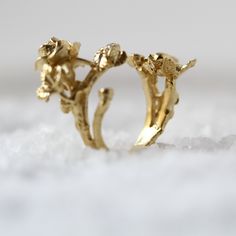 FREE SHIPPING WORLDWIDE. Open ring with a bird and a rose. made of 14K solid gold and inlayed with diamonds, this statement ring has is a bit of an avant-garde design to it. The ring was made with inspiration from the beautiful days that you walk through the garden, reaching out to the flowers and the birds and Imagining you could wear nature on your hand... This is an item for women who love nature and jewelry with high presence. The Secret Garden collection is inspired by the living sculptures Nature-inspired Open Flower Ring, Gold Open Ring Flower Fine Jewelry, Adjustable Open Flower Ring Fine Jewelry, Nature-inspired Adjustable Open Ring, Adjustable Gold Flower Ring Nature-inspired, Gold Ring Flower, Eine Rose, Unique Gold Rings, Romantic Rings