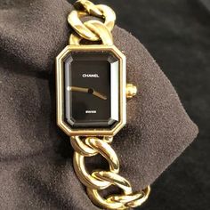 Chanel Première H3257 Quartz 20x25mm Black Yellow gold - ETA 976.001 Movado - Sapphire crystal - 1987 Gold Reference, Good Year, Sapphire Crystal, Gold Black, Sapphire, Chanel, Yellow Gold, Yellow, Gold