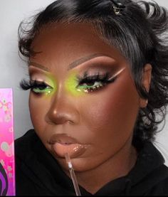 Dramatic Makeup Looks For Black Women, Creative Eye Makeup Black Women, Dramatic Makeup For Black Women, Creative Eye Makeup Design, Crazy Makeup Art, November Makeup, Makeup Looks Ideas, Christmas Makeup Looks, Christmas Makeup Ideas