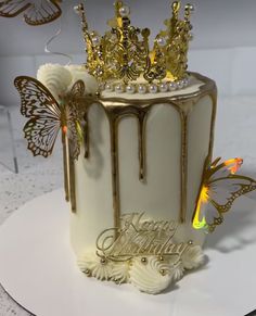 19th Birthday Cakes For Her, Golden Birthday Birthday Cake, 19th Golden Birthday Ideas, Cool Birthday Cakes For Women, 51st Birthday Ideas Women, Golden Year Birthday Cake, Golden Bday Cake, 28th Birthday Cake Ideas, Elegant Cake Designs Classy